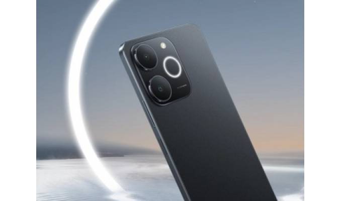 The realme Note 70T, with its protective casing and high-capacity battery, is priced at ?89. realme-note-70t-